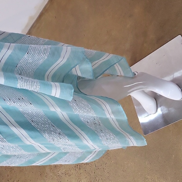 David and Young Dress - Picture 4 of 11